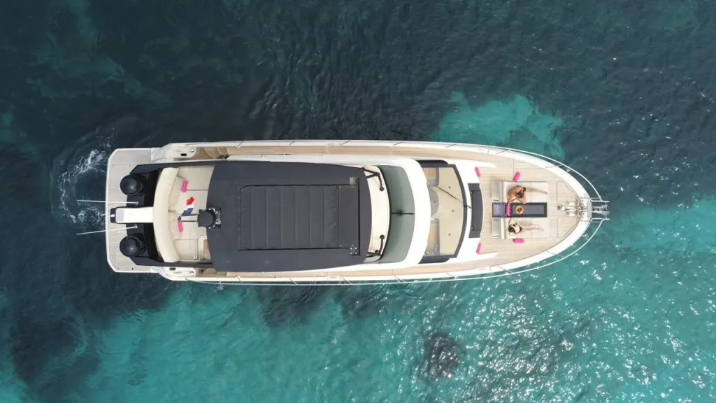 yacht