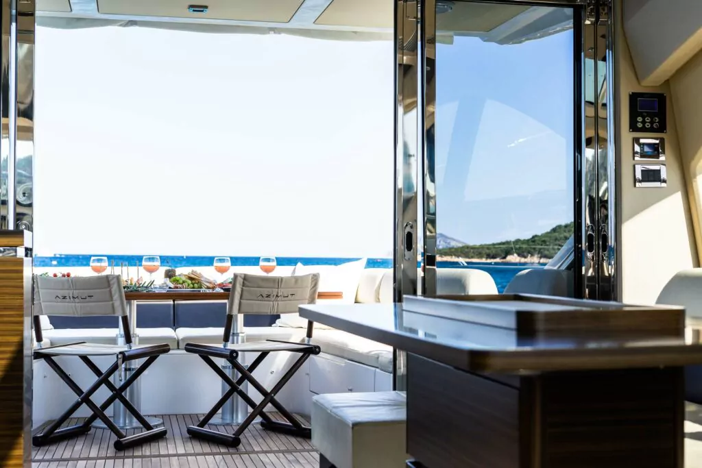 ALADIN Azimut aft deck