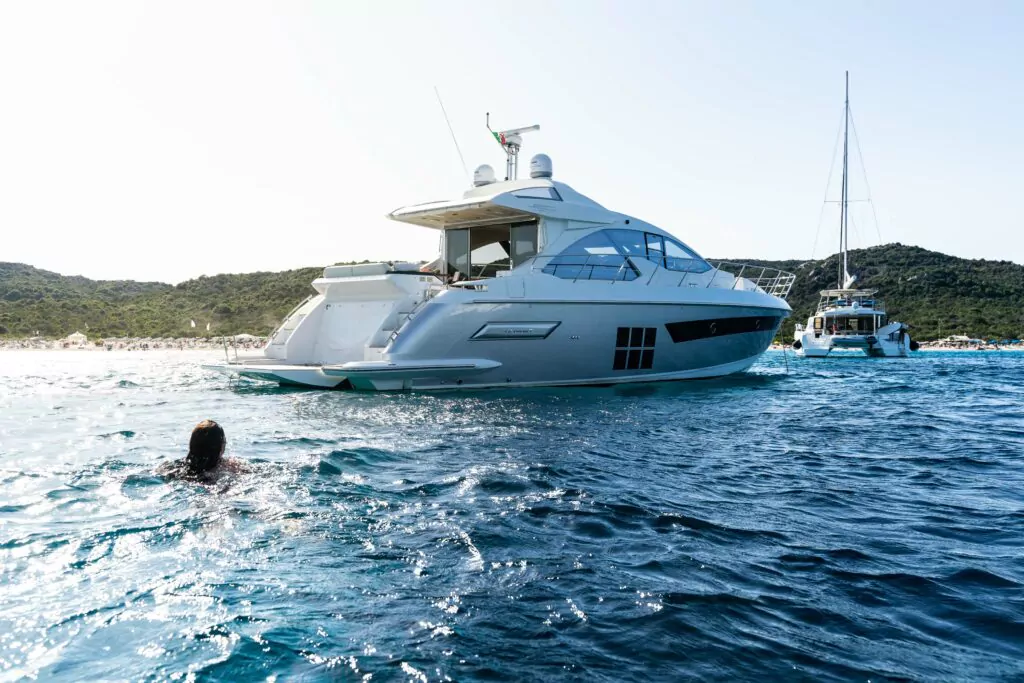 ALADIN Azimut 55 sold by Althaus Yachts