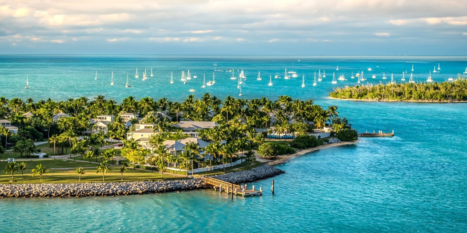 Yacht Charter Along Florida’s Iconic Coastlines