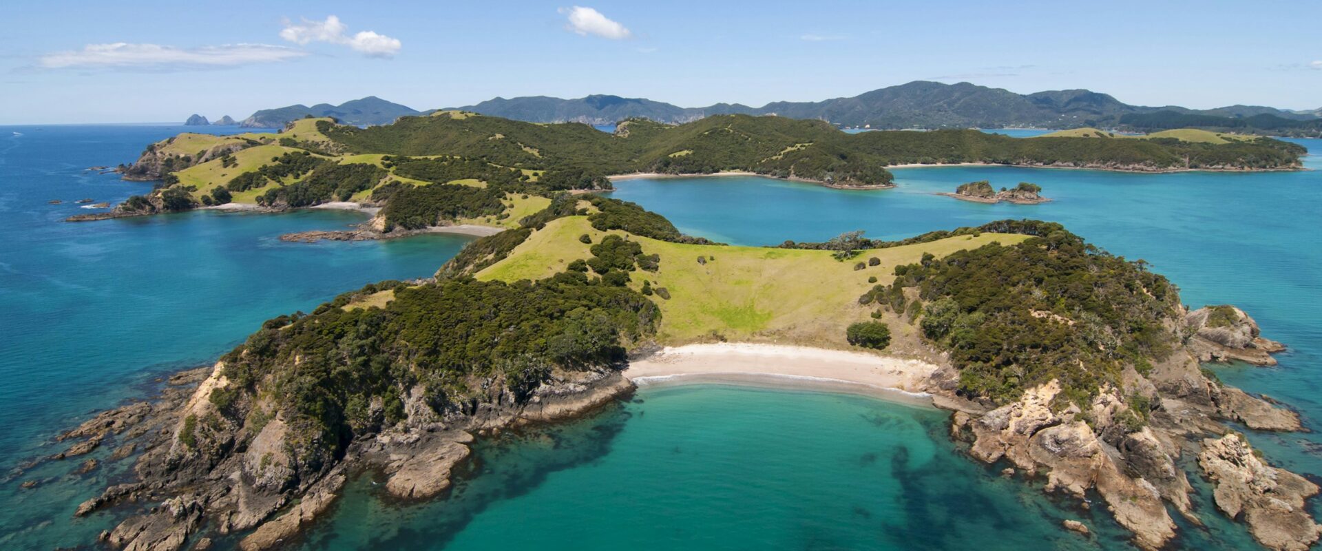 Yacht Chartering in New Zealand’s Untamed Elegance